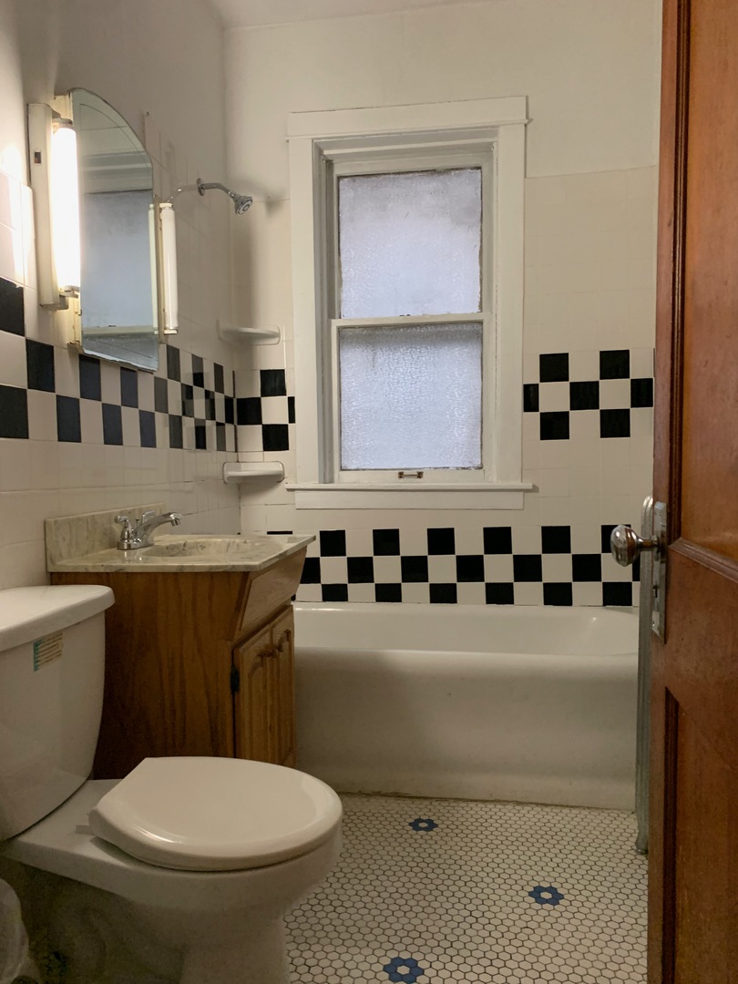 4552 S Christiana Avenue, Chicago, IL 60632