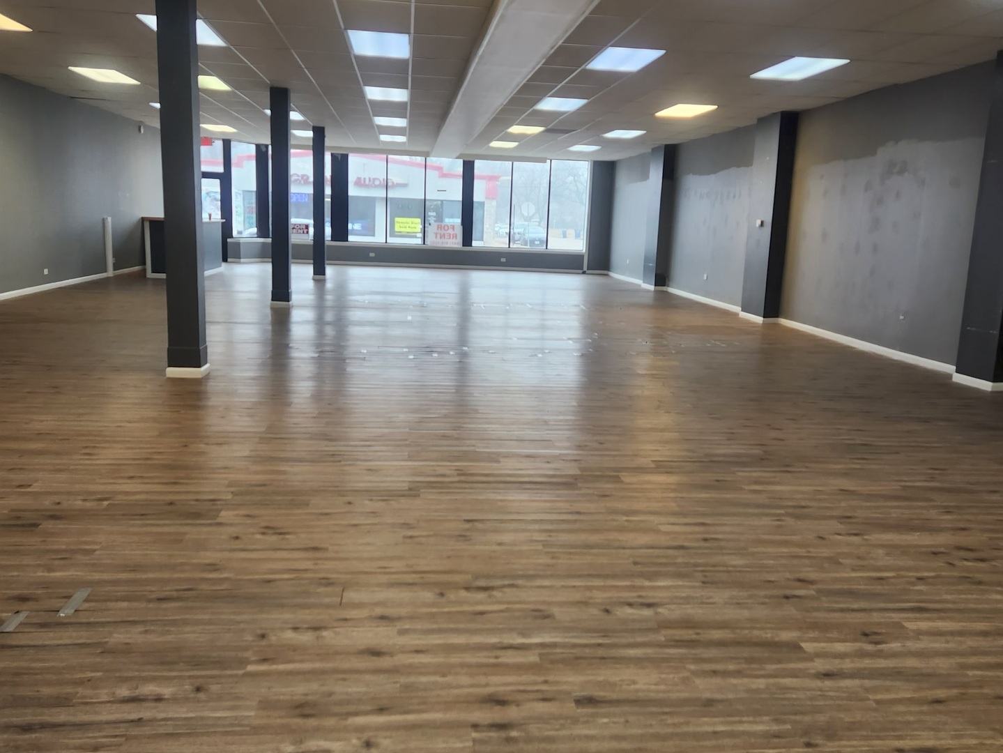 1924 Grand Avenue, Waukegan, IL 60085