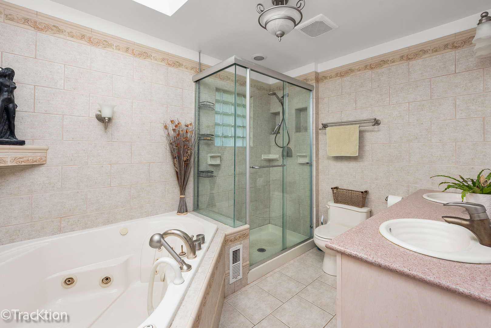 23061 N Apple Hill Lane, Lincolnshire, IL 60069