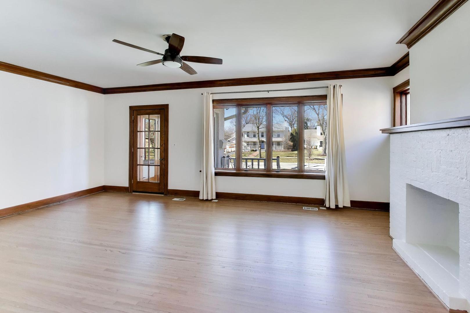 57 Chestnut Avenue, Clarendon Hills, IL 60514