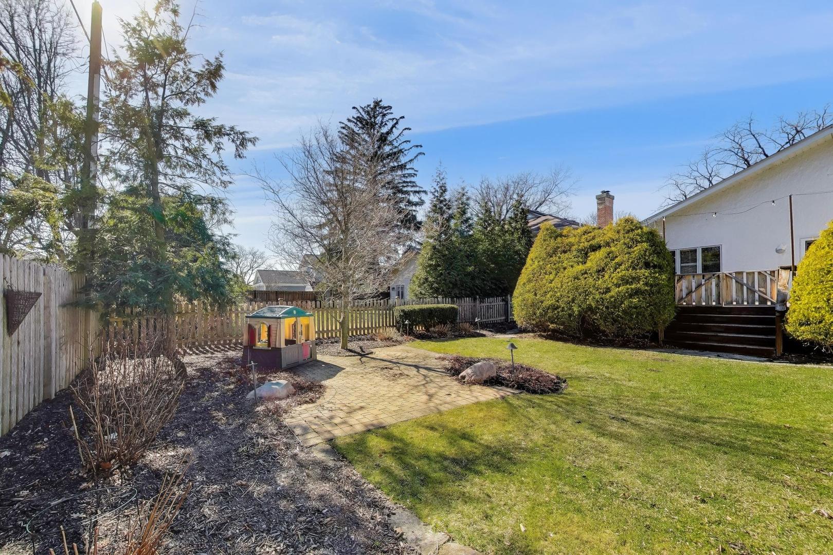 57 Chestnut Avenue, Clarendon Hills, IL 60514