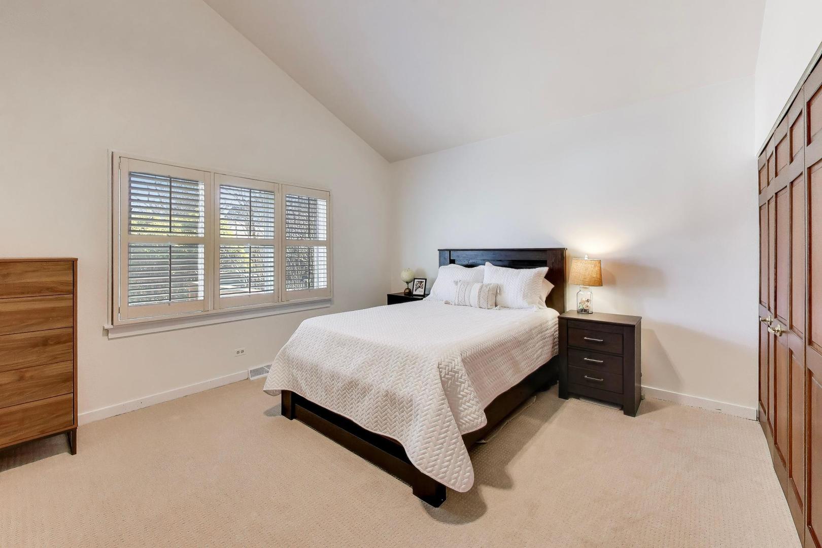 57 Chestnut Avenue, Clarendon Hills, IL 60514