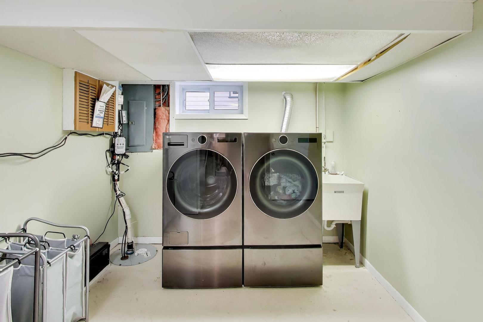 57 Chestnut Avenue, Clarendon Hills, IL 60514