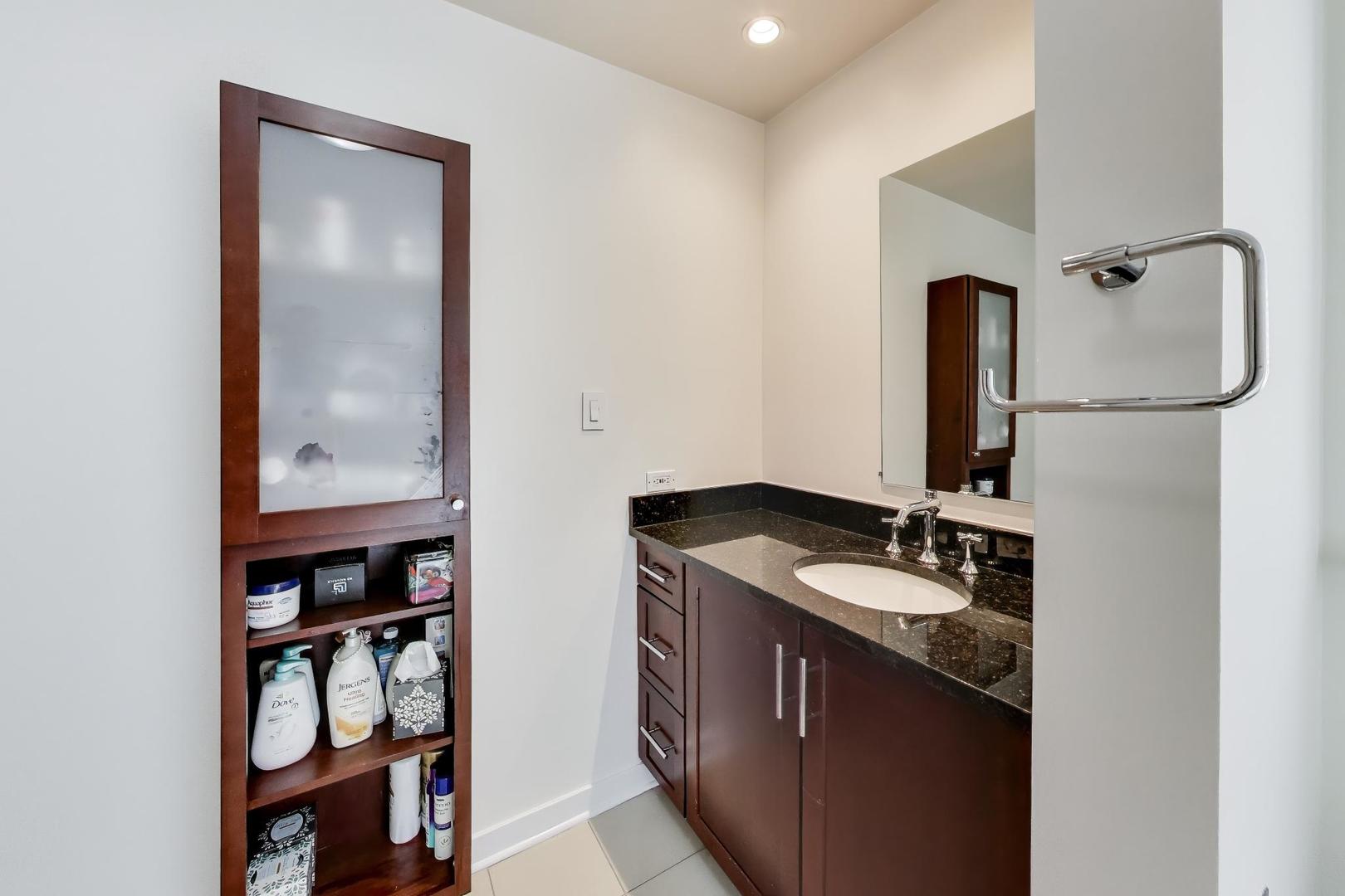 57 Chestnut Avenue, Clarendon Hills, IL 60514