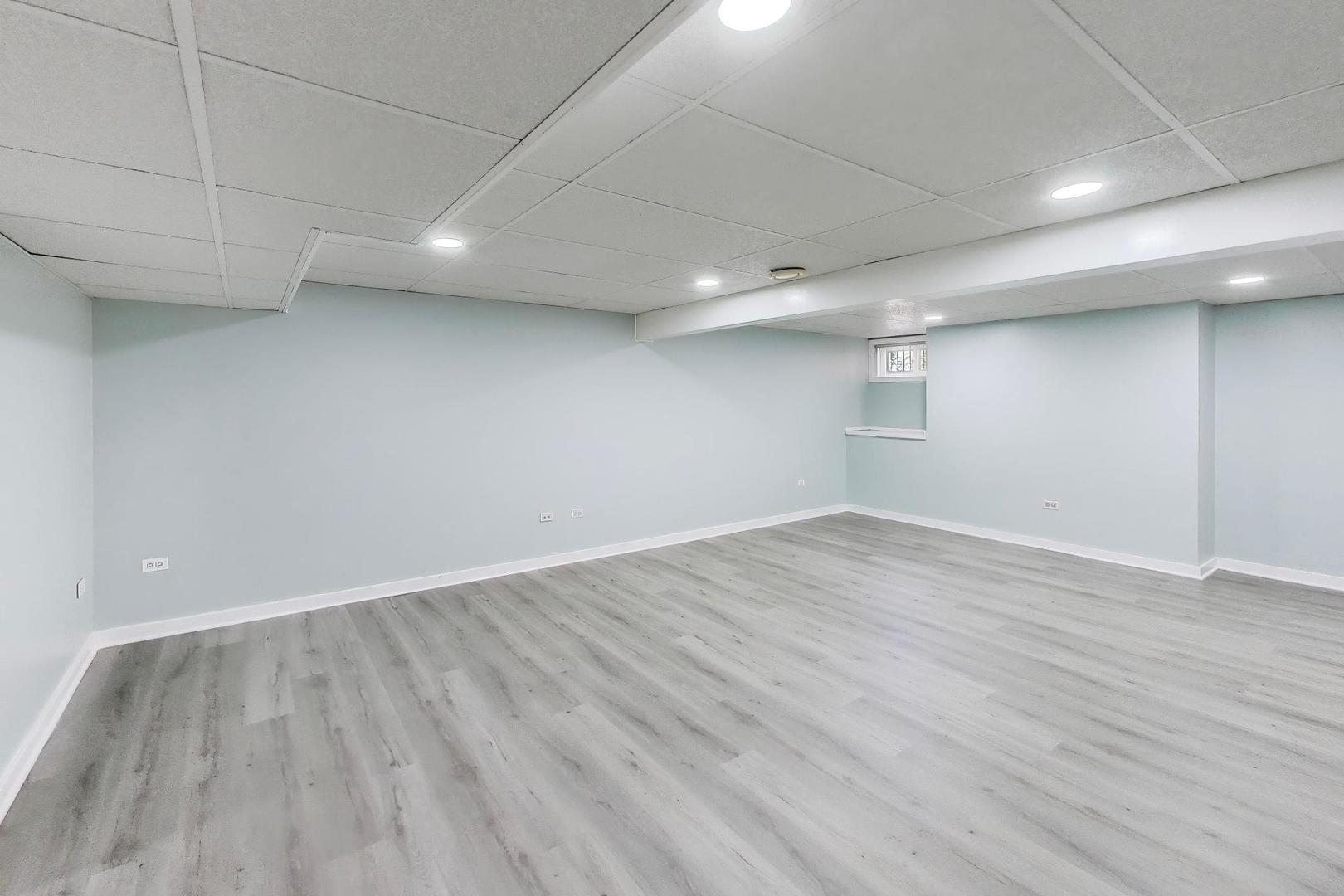 57 Chestnut Avenue, Clarendon Hills, IL 60514