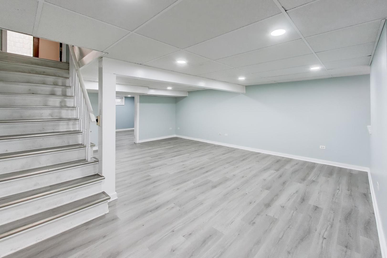 57 Chestnut Avenue, Clarendon Hills, IL 60514