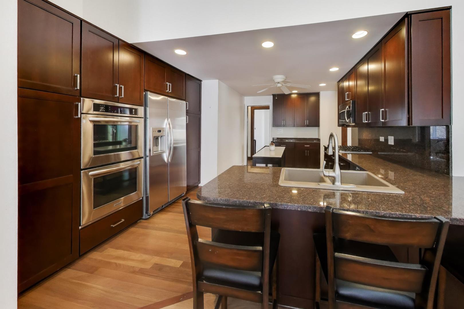 57 Chestnut Avenue, Clarendon Hills, IL 60514