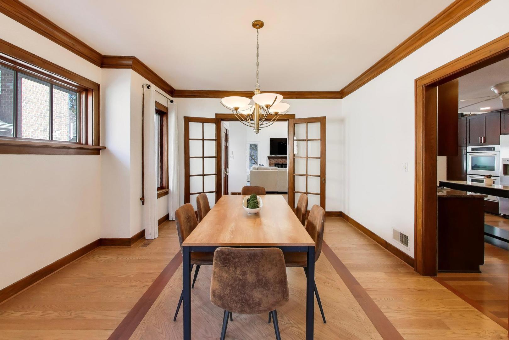 57 Chestnut Avenue, Clarendon Hills, IL 60514