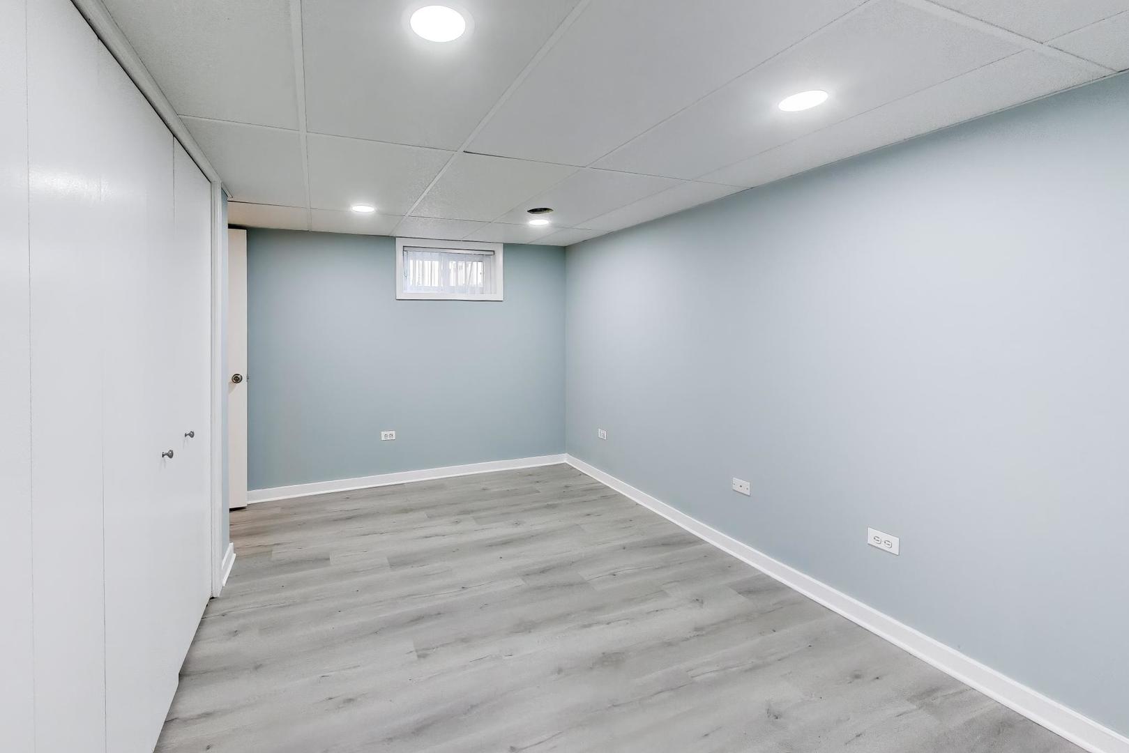 57 Chestnut Avenue, Clarendon Hills, IL 60514