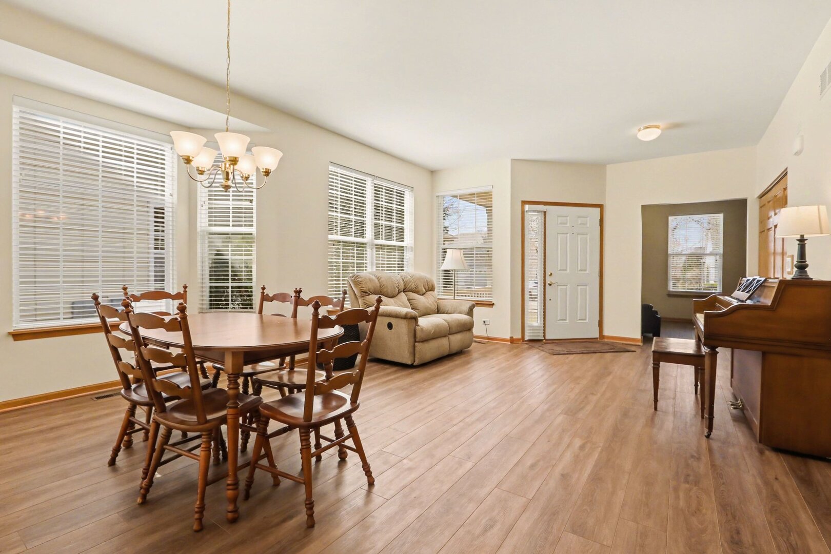 1151 Barkston Lane, Aurora, IL 60502