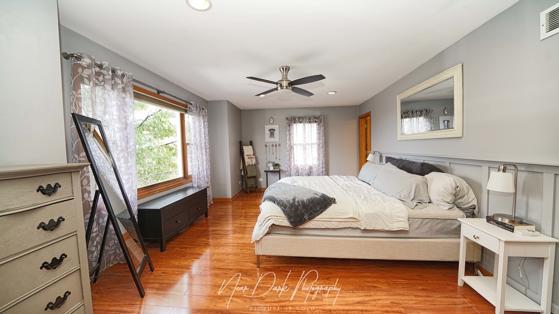 127 E GRAND Avenue, Fox Lake, IL 60020