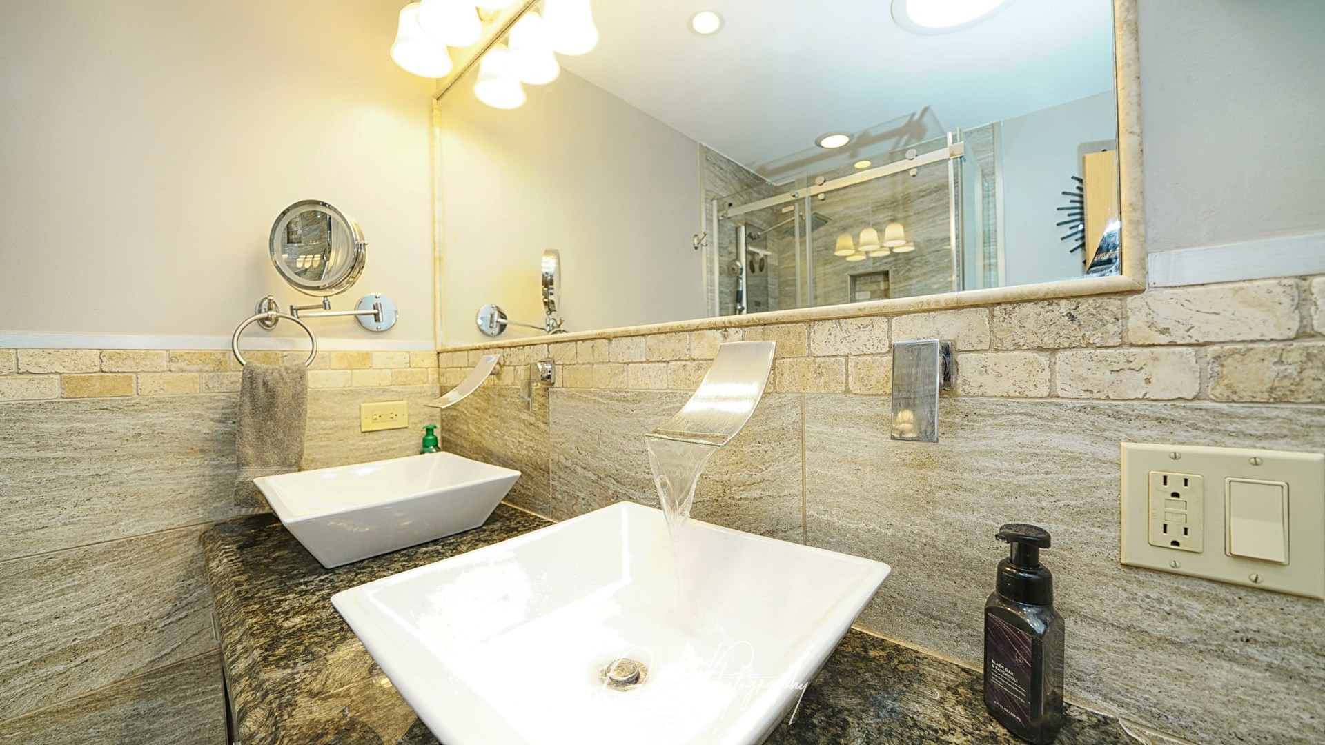 127 E GRAND Avenue, Fox Lake, IL 60020