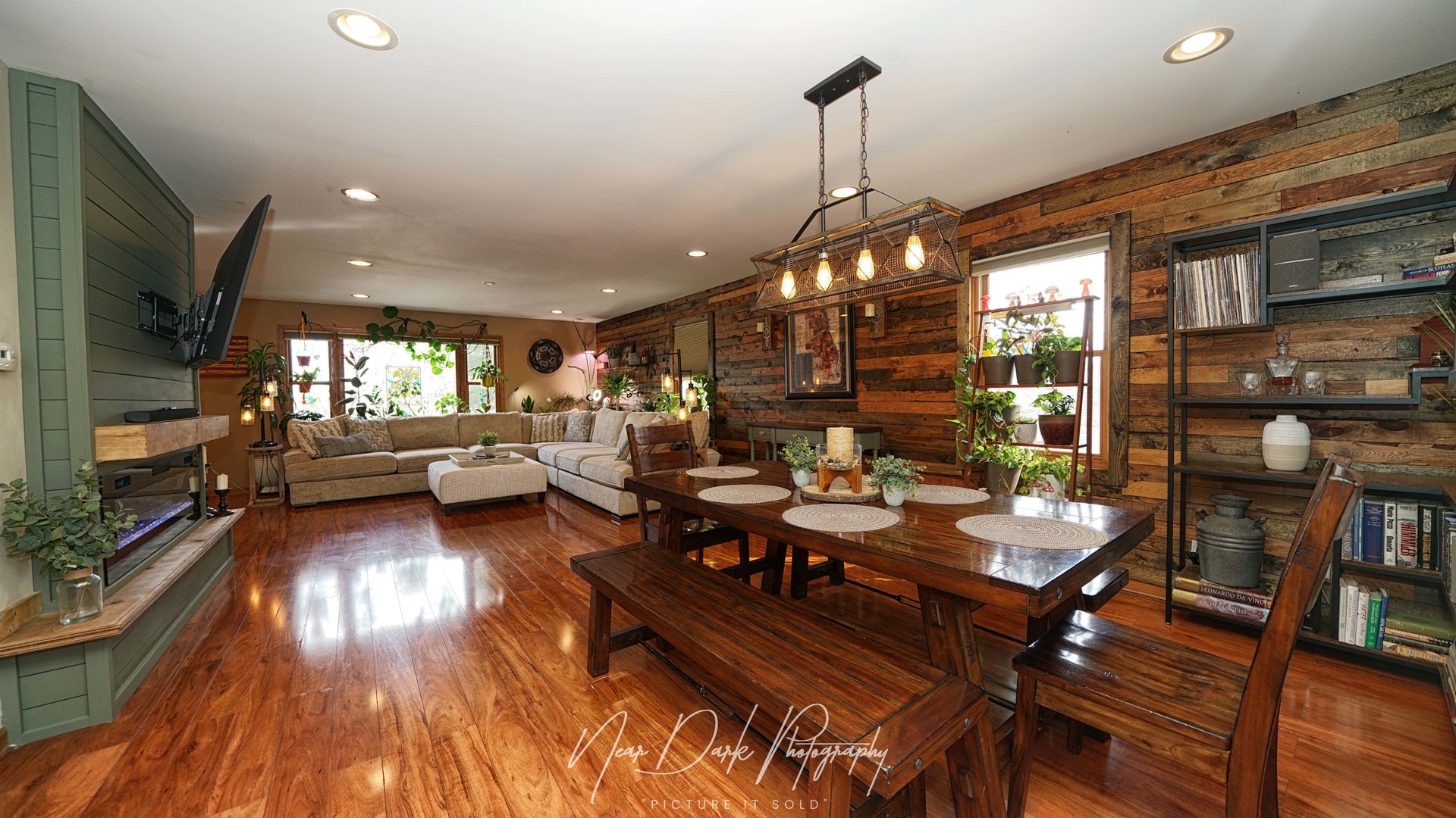 127 E GRAND Avenue, Fox Lake, IL 60020