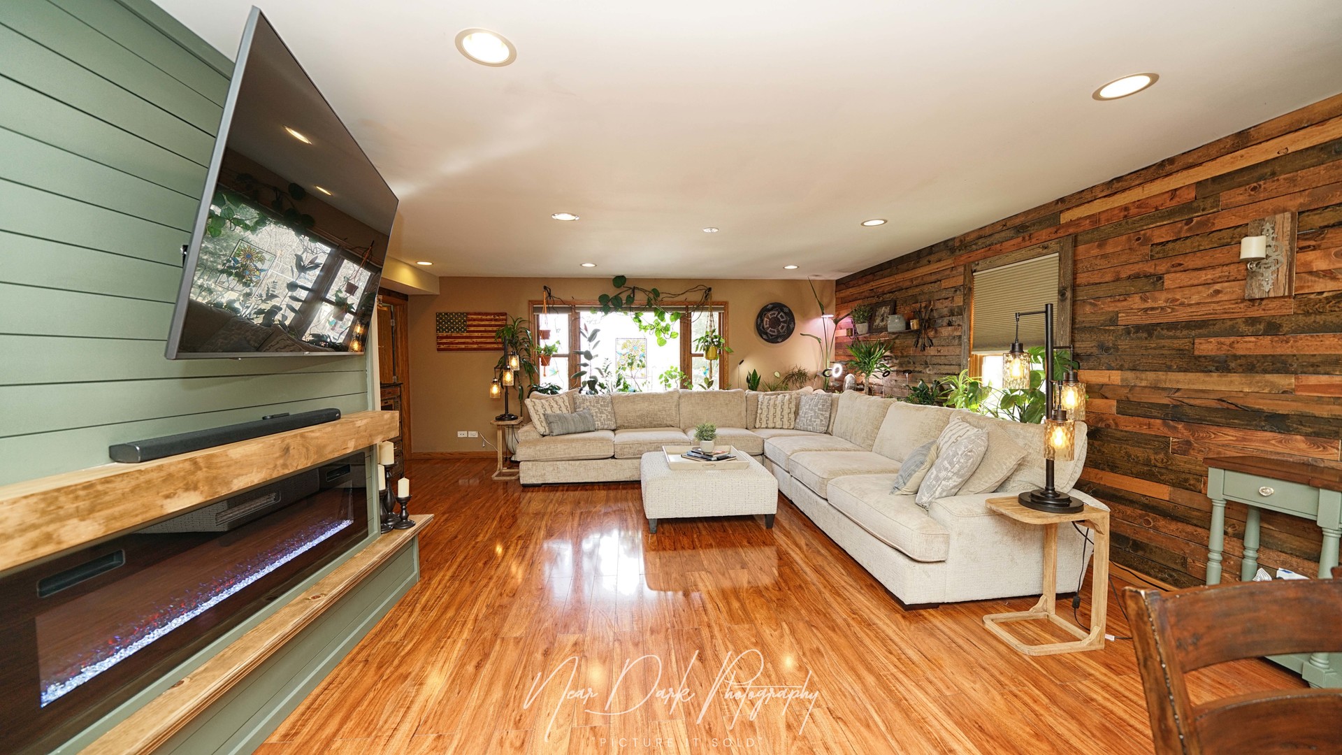 127 E GRAND Avenue, Fox Lake, IL 60020