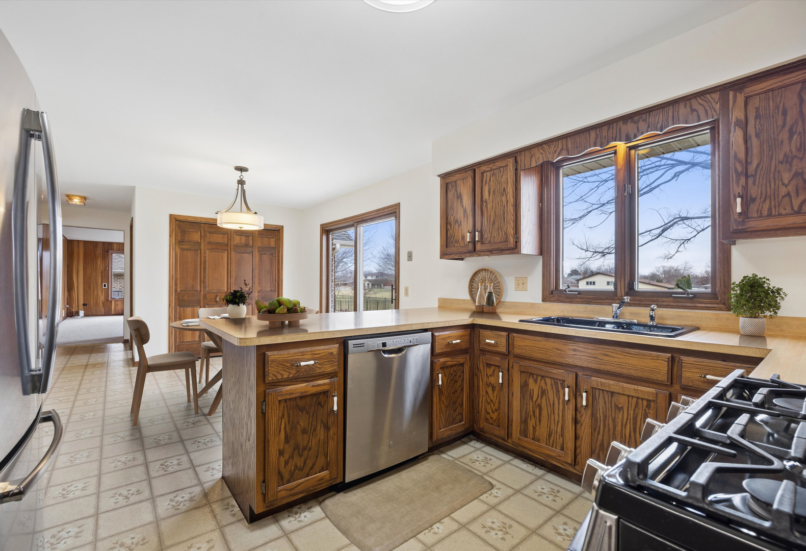 12816 S Parkside Drive, Palos Park, IL 60464