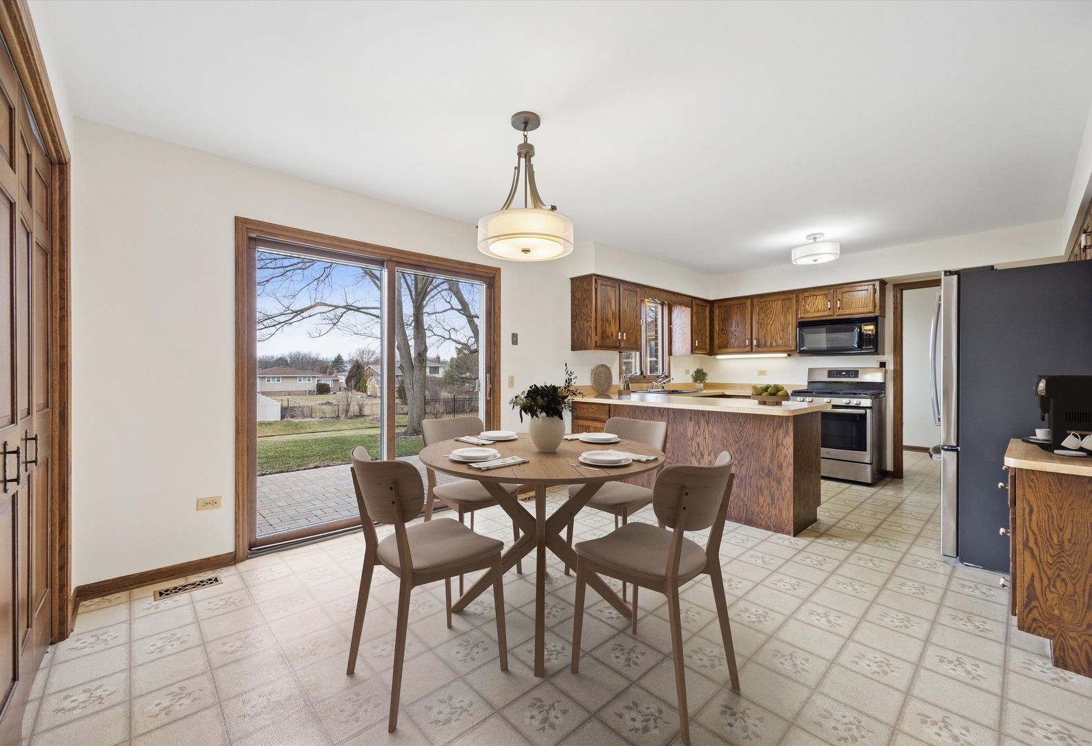 12816 S Parkside Drive, Palos Park, IL 60464