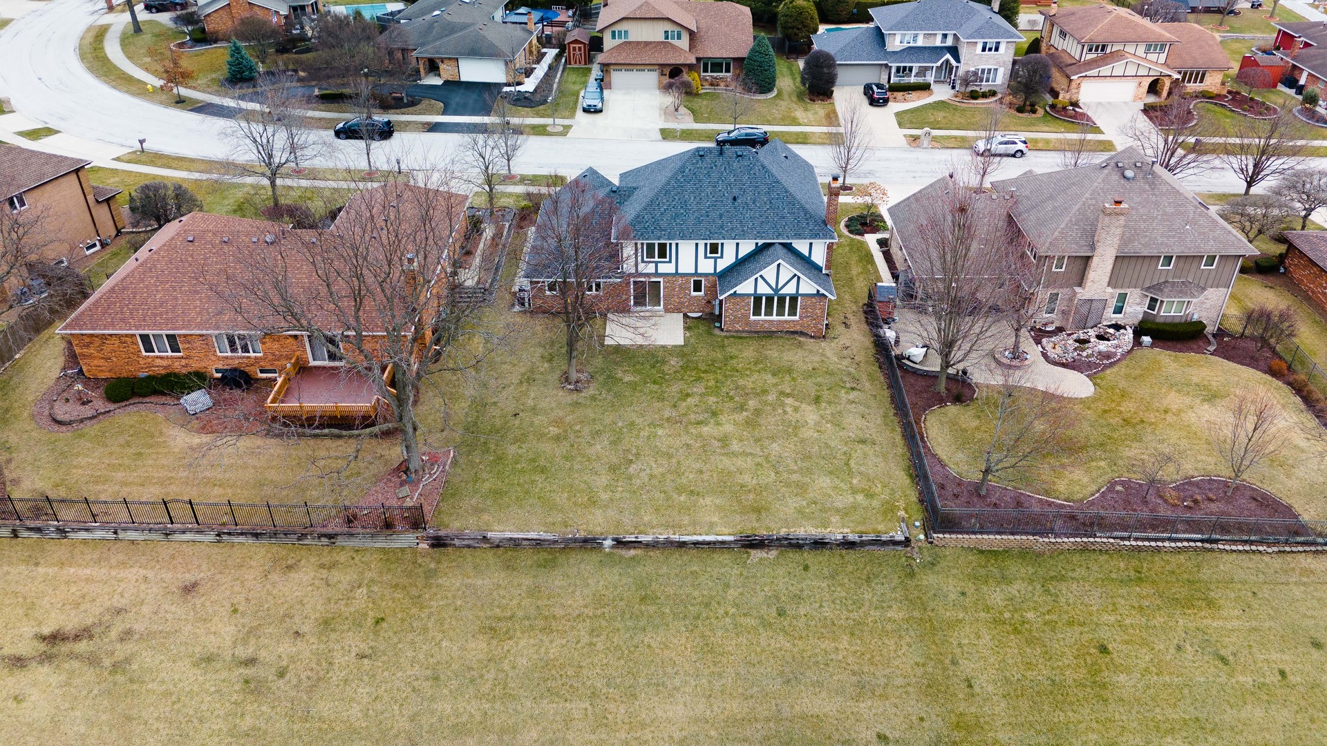 12816 S Parkside Drive, Palos Park, IL 60464