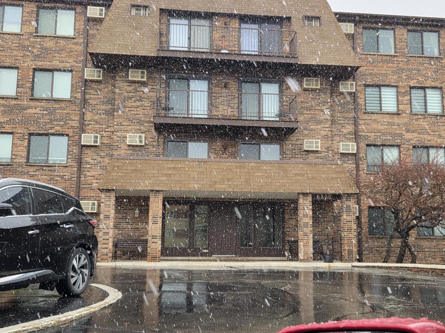 6800 W Raven Street #205, Chicago, IL 60631