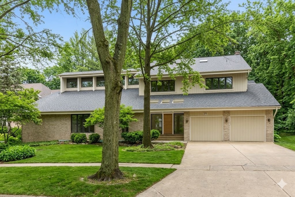 371 W Arboretum Circle, Wheaton, IL 60189