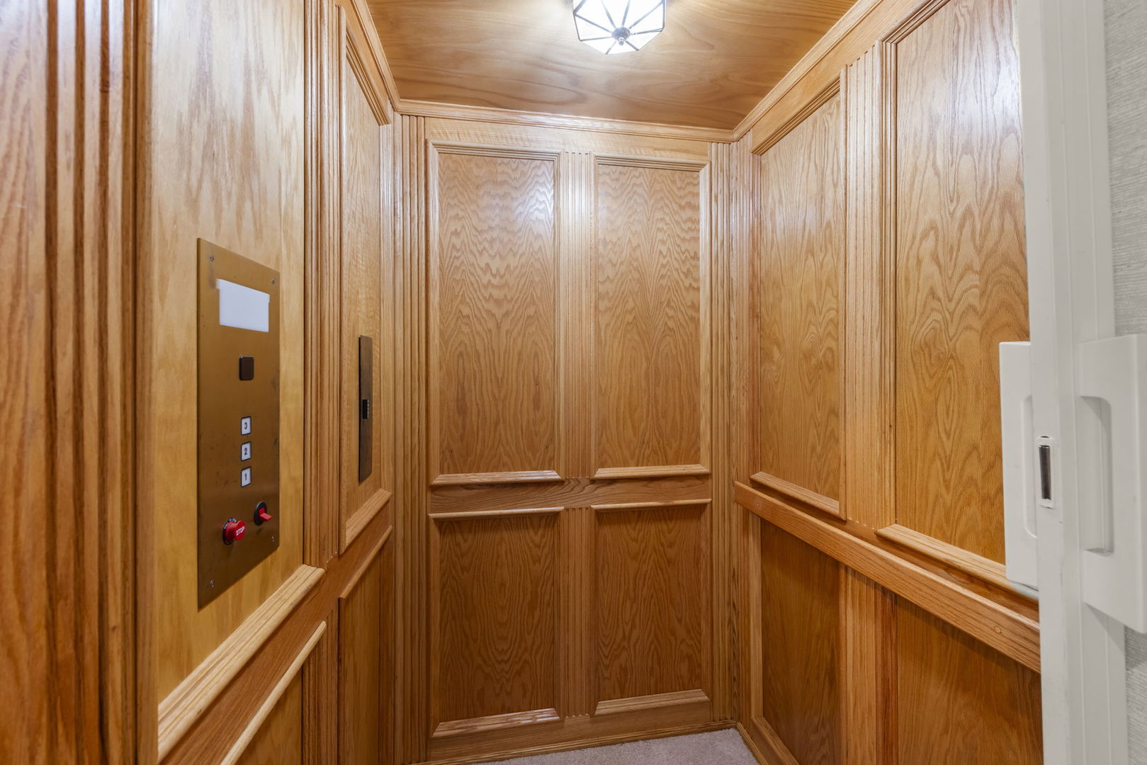 371 W Arboretum Circle, Wheaton, IL 60189