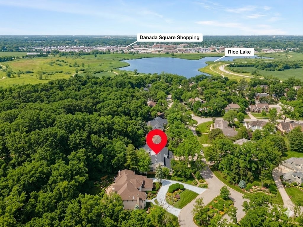 371 W Arboretum Circle, Wheaton, IL 60189