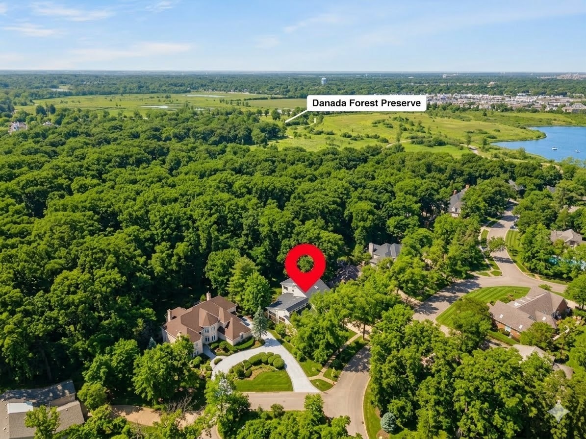 371 W Arboretum Circle, Wheaton, IL 60189