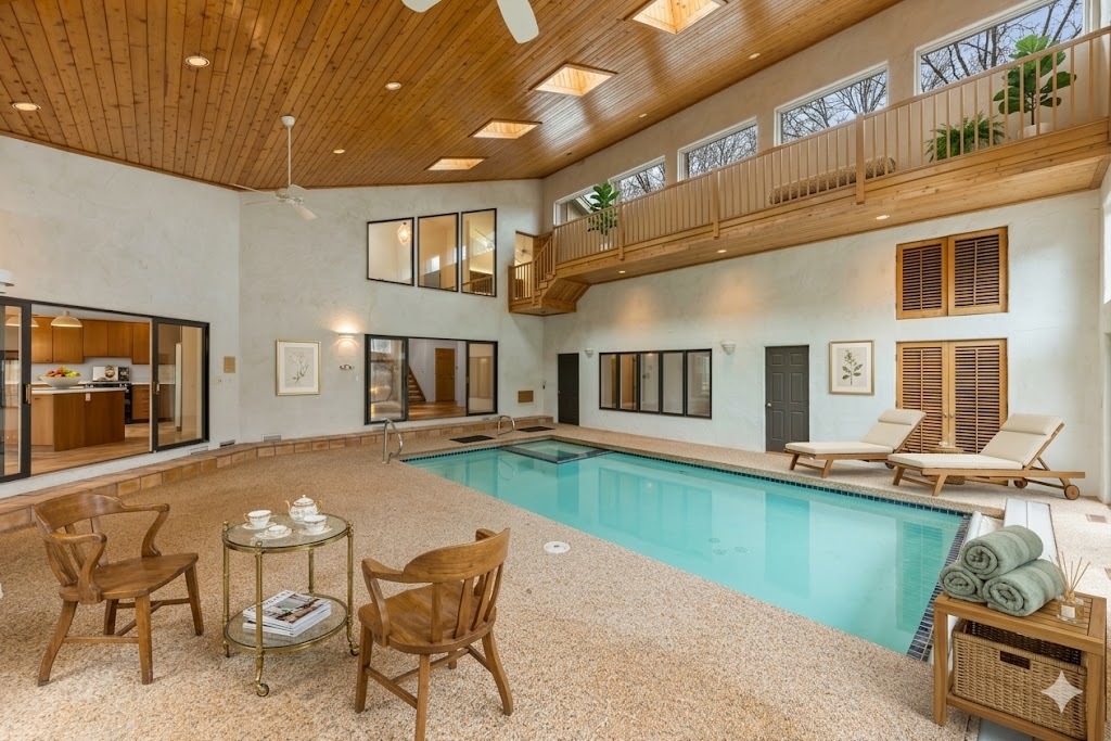 371 W Arboretum Circle, Wheaton, IL 60189