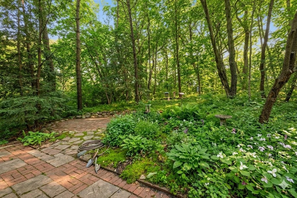 371 W Arboretum Circle, Wheaton, IL 60189