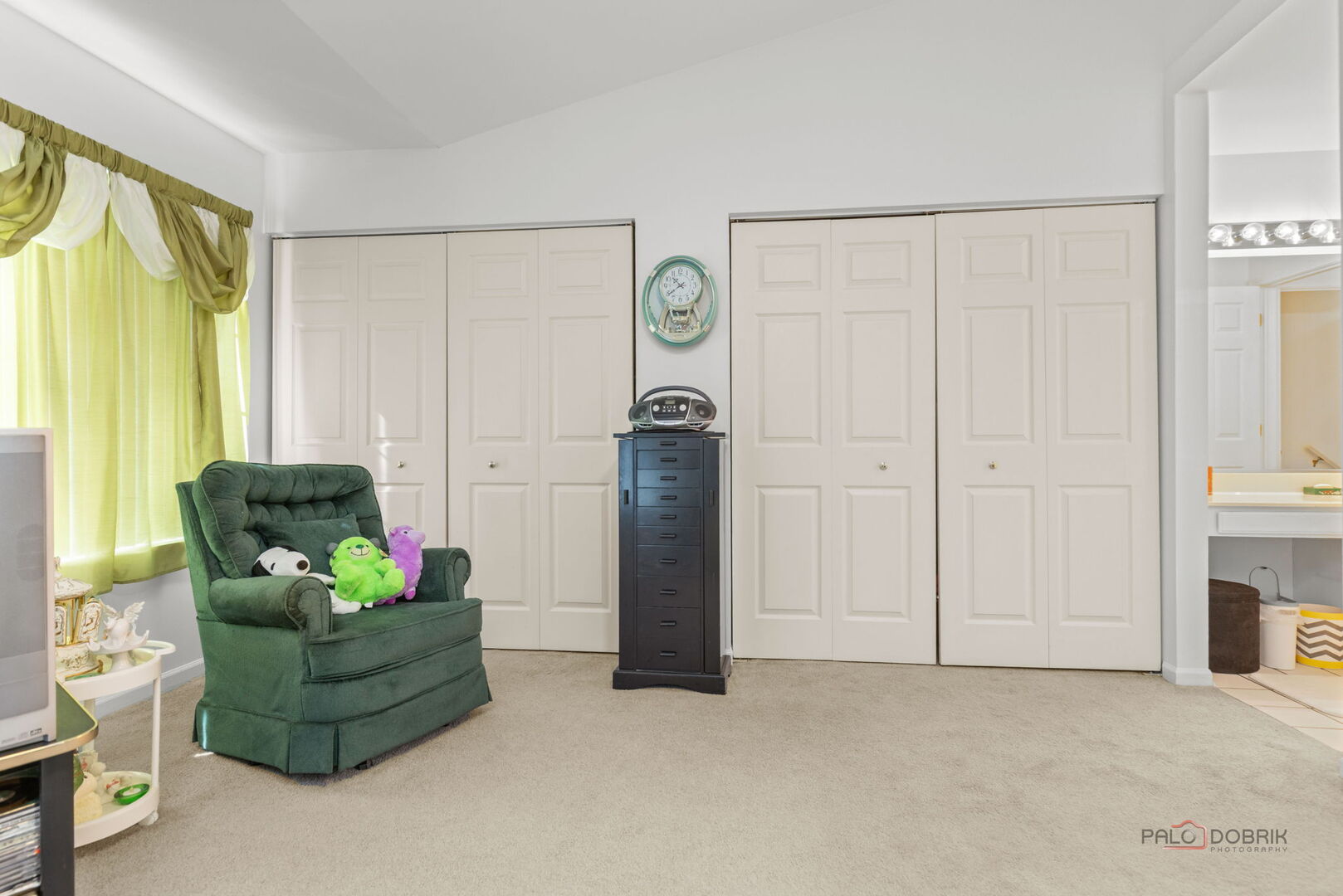 422 Sandhurst Lane, South Elgin, IL 60177