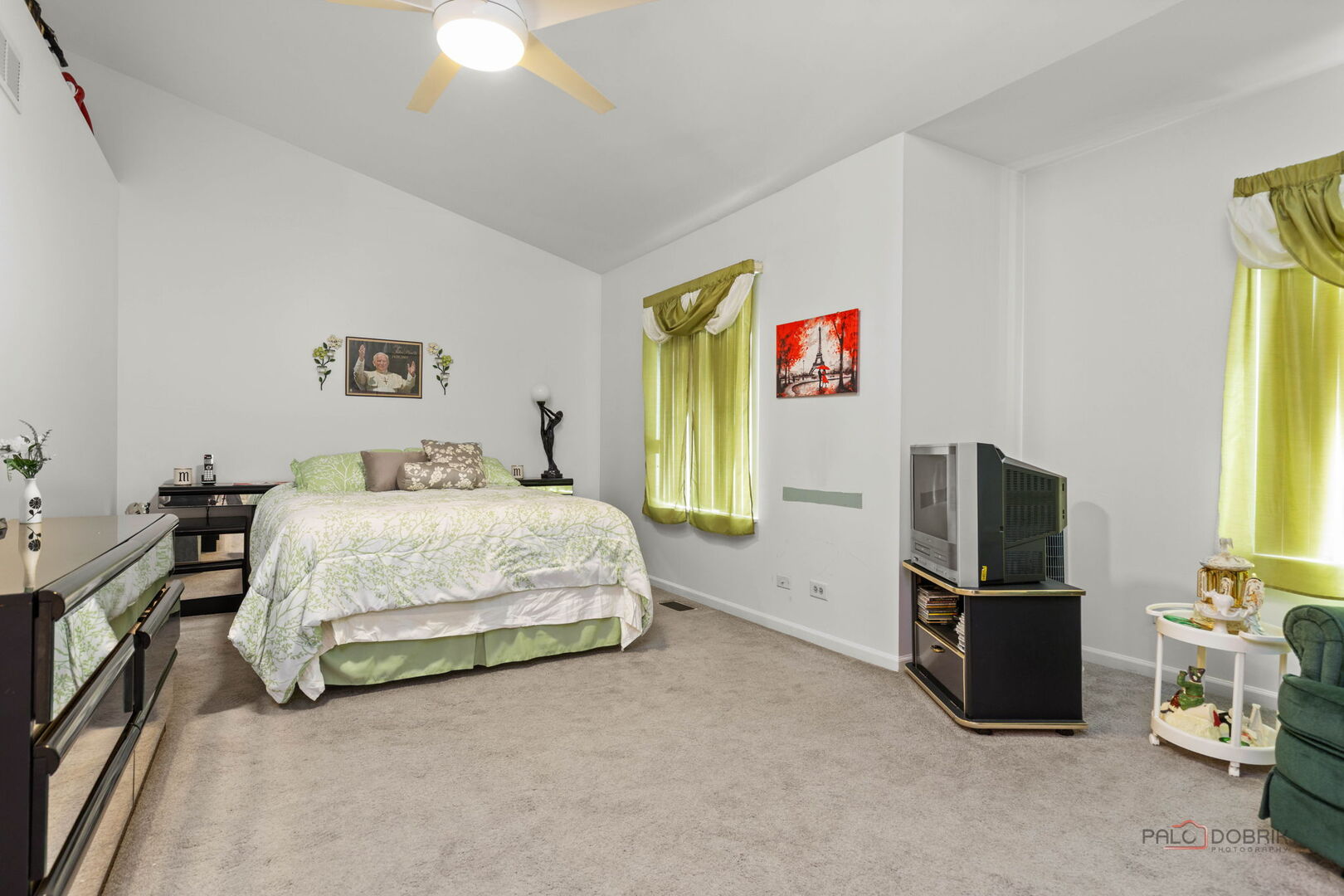 422 Sandhurst Lane, South Elgin, IL 60177