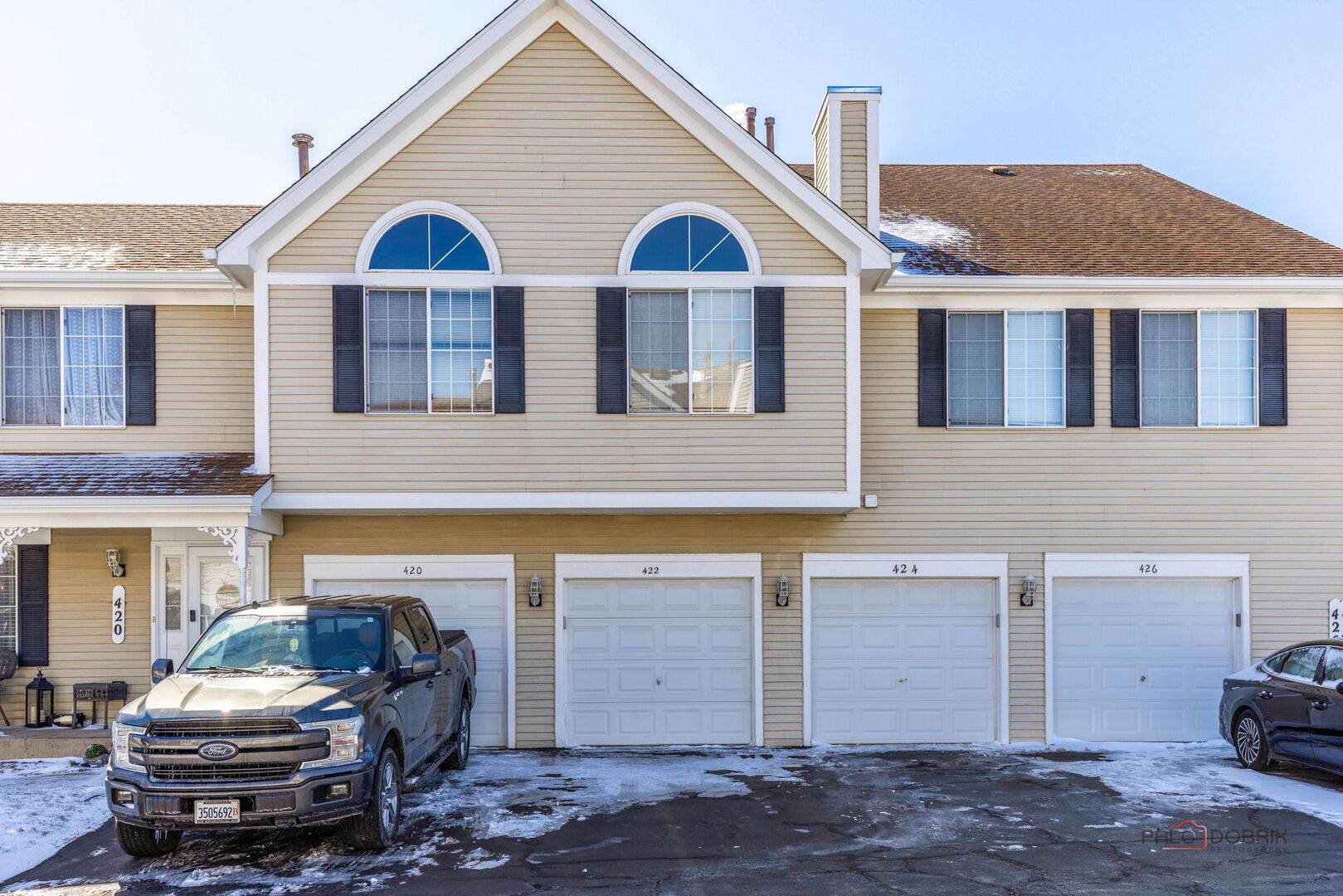 422 Sandhurst Lane, South Elgin, IL 60177