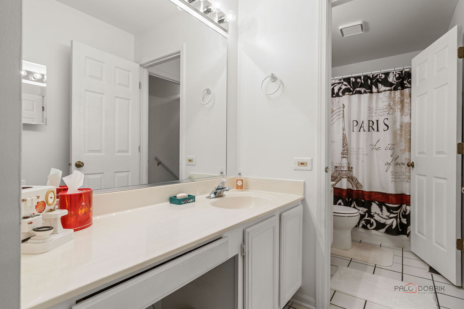 422 Sandhurst Lane, South Elgin, IL 60177