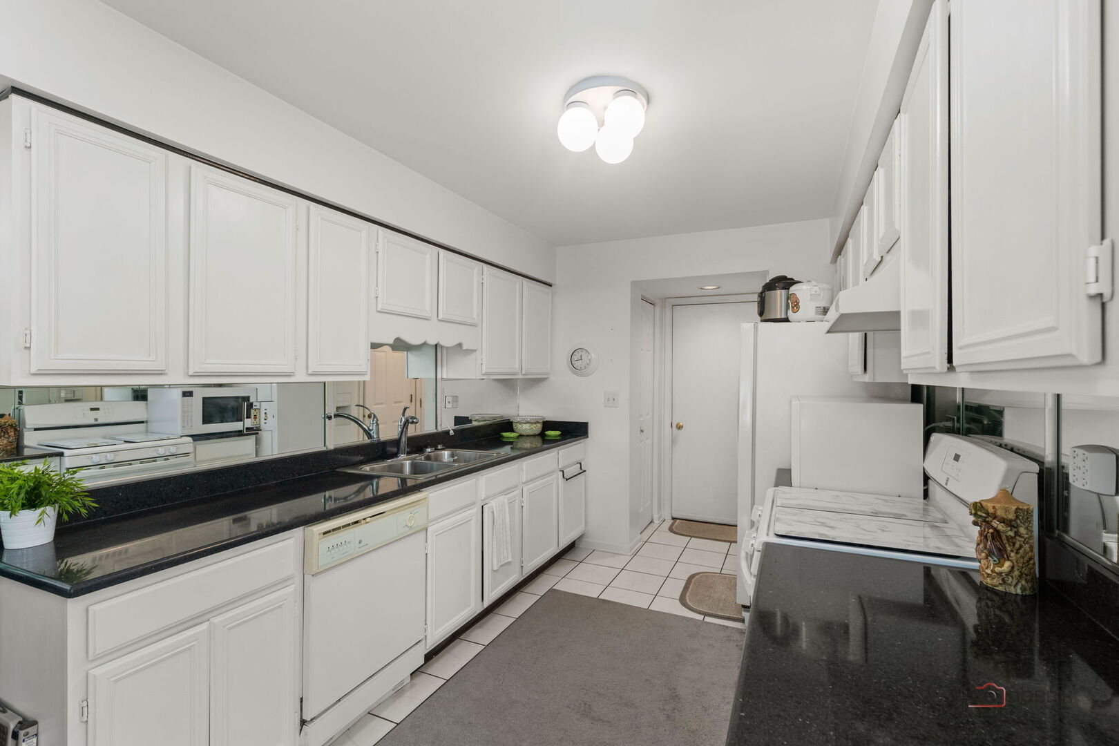 422 Sandhurst Lane, South Elgin, IL 60177