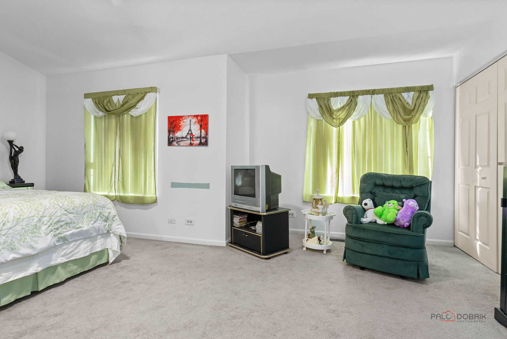 422 Sandhurst Lane, South Elgin, IL 60177