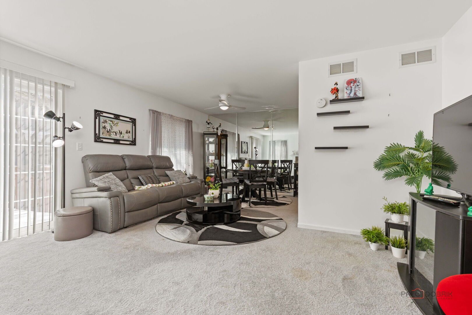 422 Sandhurst Lane, South Elgin, IL 60177