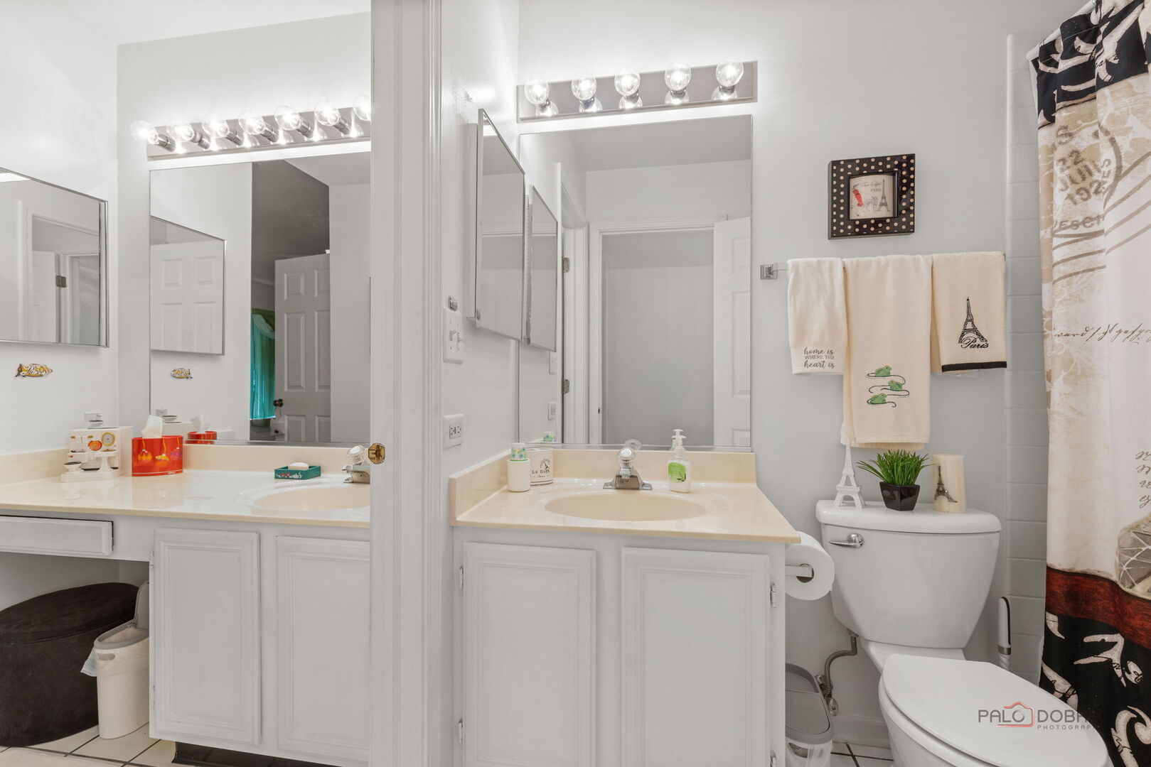 422 Sandhurst Lane, South Elgin, IL 60177