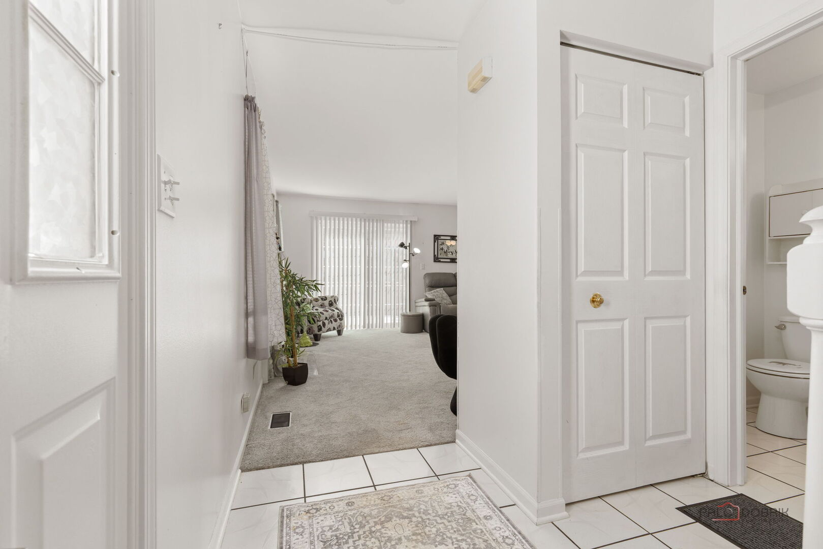 422 Sandhurst Lane, South Elgin, IL 60177