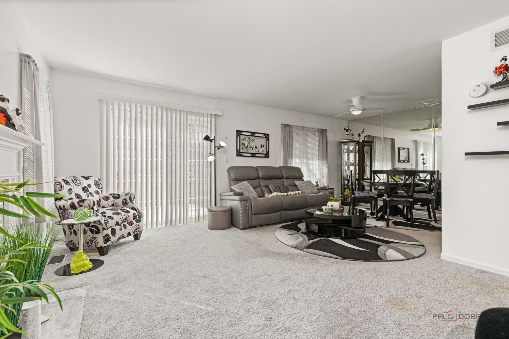 422 Sandhurst Lane, South Elgin, IL 60177