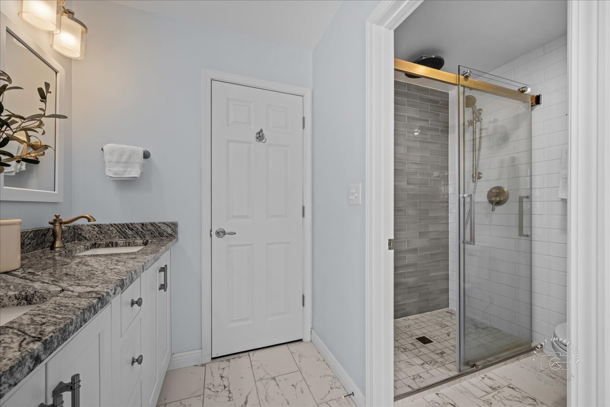 1060 Cliff View Lane, Carol Stream, IL 60188