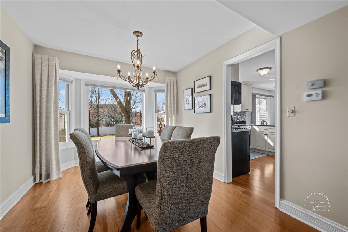 1060 Cliff View Lane, Carol Stream, IL 60188