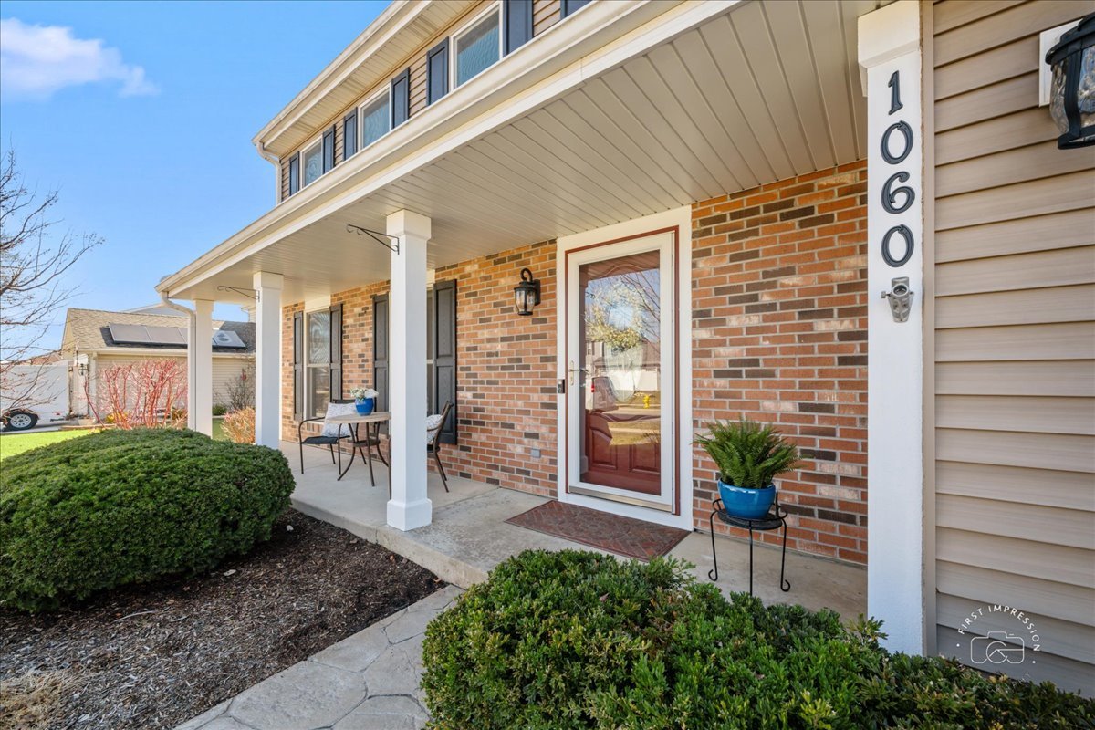 1060 Cliff View Lane, Carol Stream, IL 60188