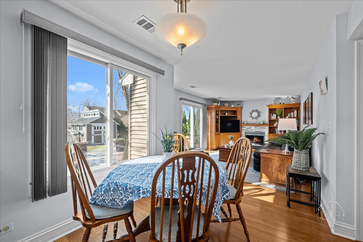 1060 Cliff View Lane, Carol Stream, IL 60188