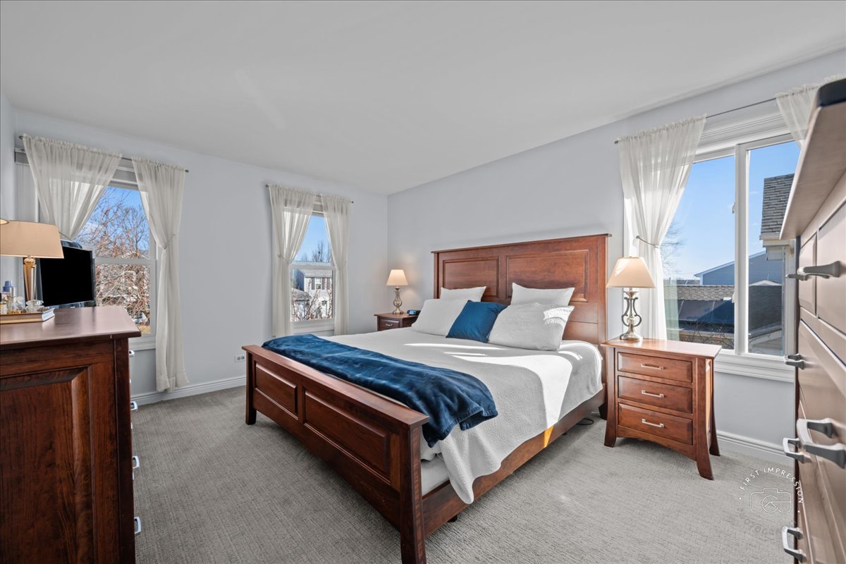 1060 Cliff View Lane, Carol Stream, IL 60188