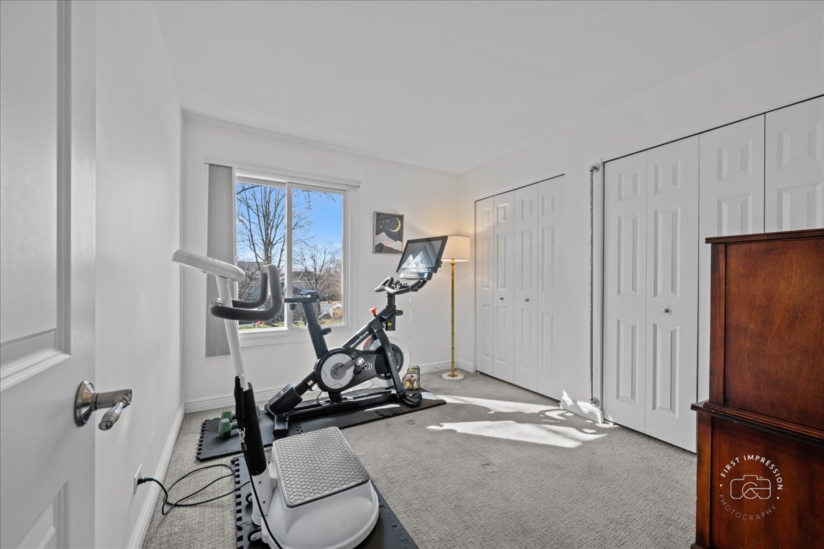 1060 Cliff View Lane, Carol Stream, IL 60188