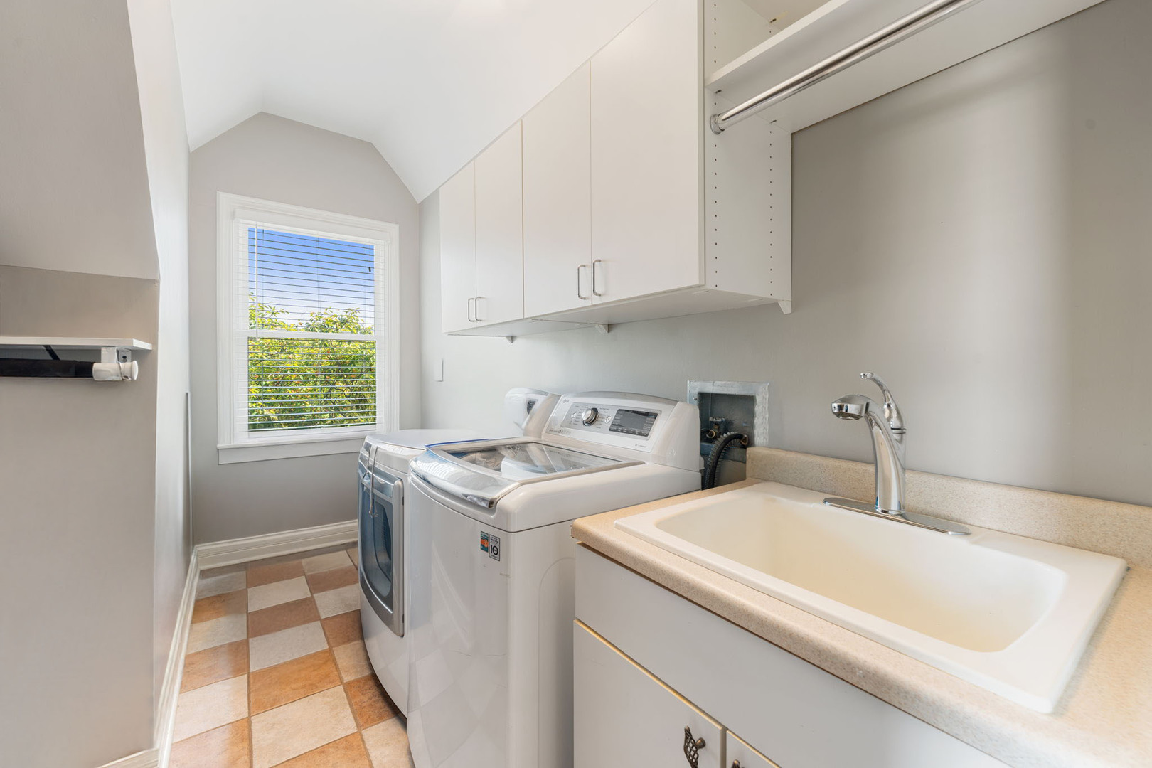 950 Gage Lane, Lake Forest, IL 60045