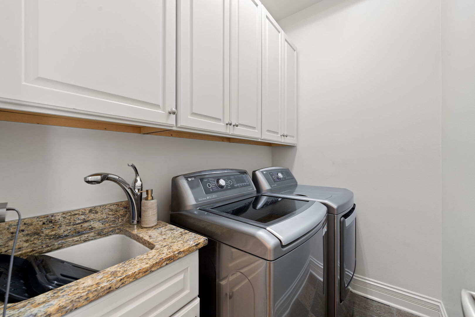 950 Gage Lane, Lake Forest, IL 60045