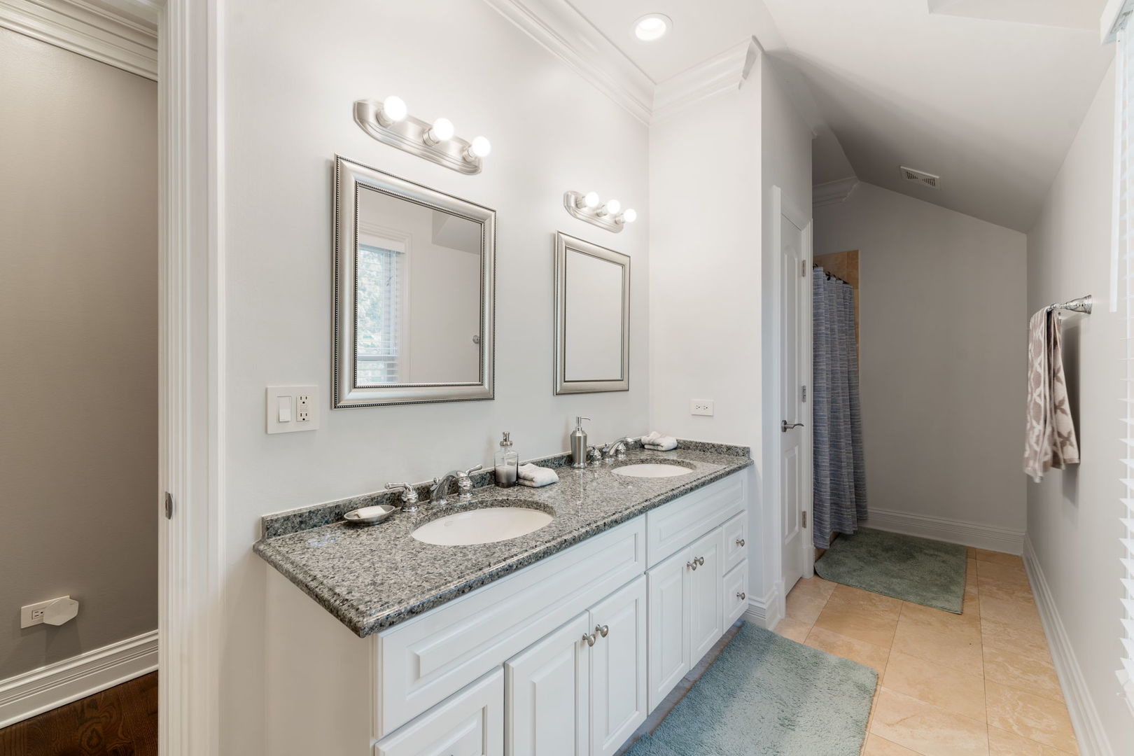 950 Gage Lane, Lake Forest, IL 60045