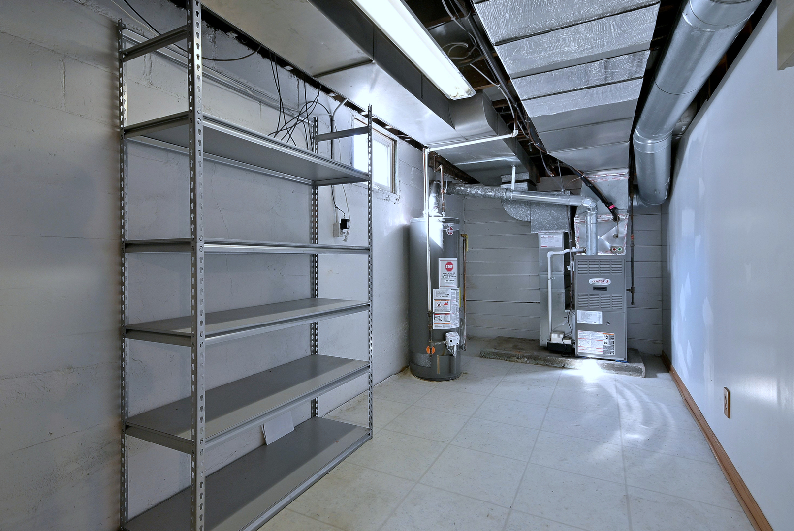 8 S commonwealth Avenue, Aurora, IL 60506