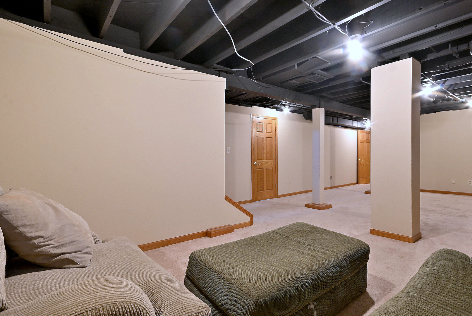 8 S commonwealth Avenue, Aurora, IL 60506