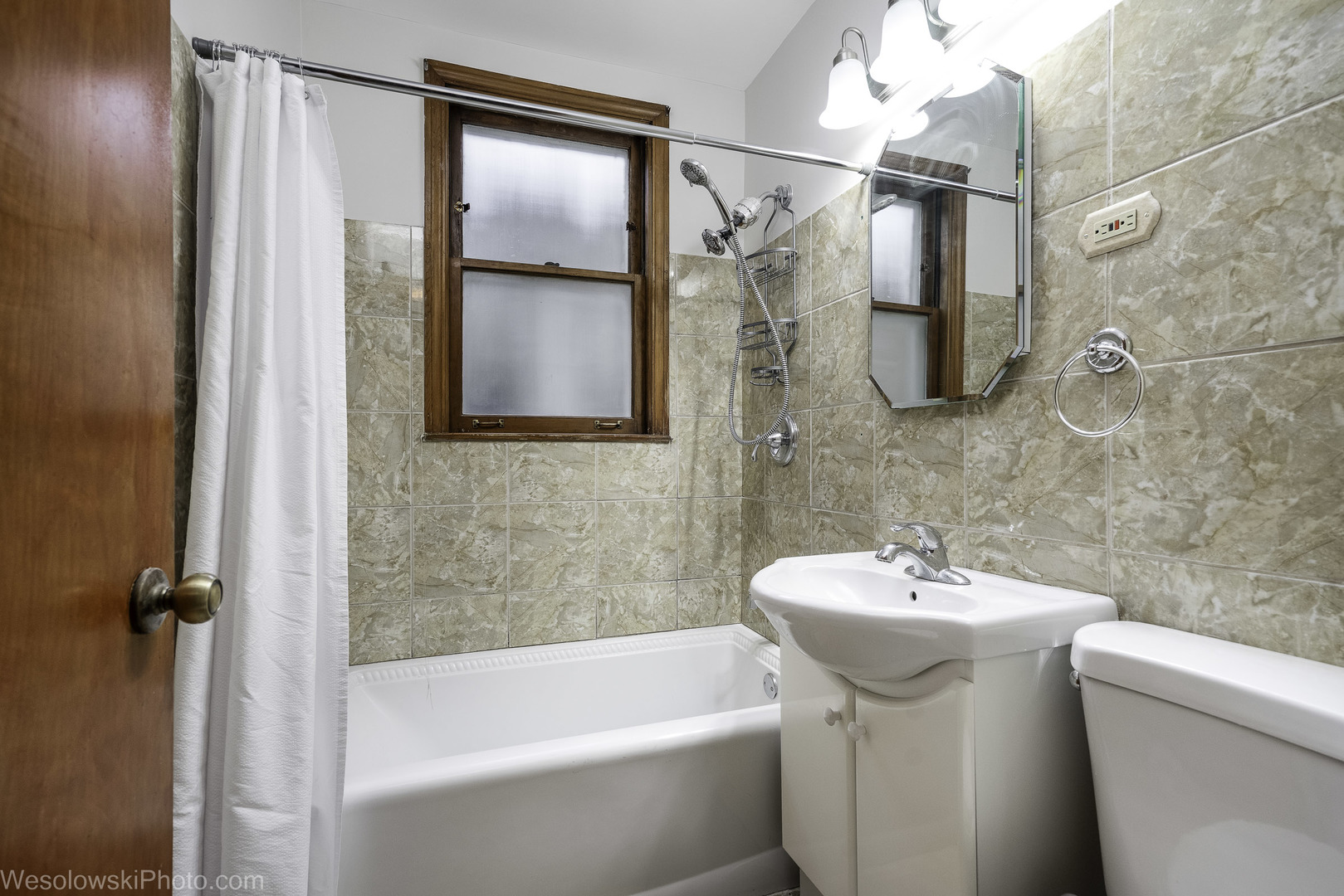 5944 W Foster Avenue, Chicago, IL 60630